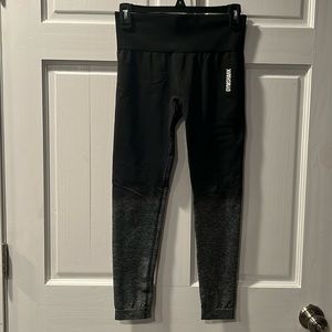 141. Gymshark NWOT Leggings Size Small